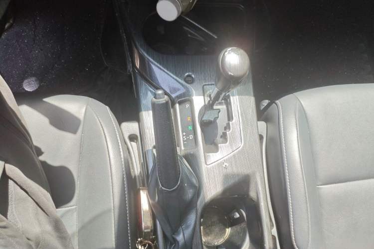 Used Toyota RAV4 2018 2.5L Automatic 4x4 Elite i Edition Gear Lever