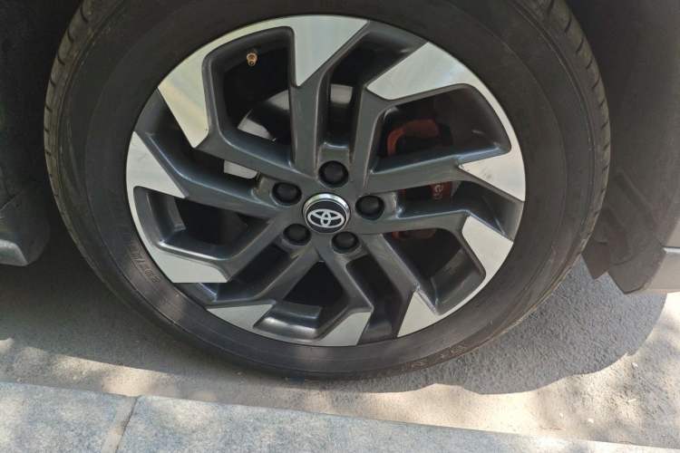 Used Toyota RAV4 2018 2.5L Automatic 4x4 Elite i Edition Right Front Wheel Hub