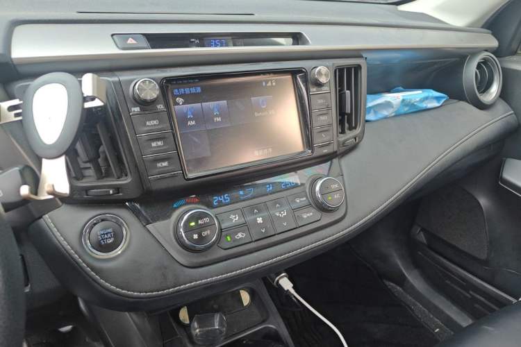 Used Toyota RAV4 2019 2.0L CVT Two-Wheel Drive Fashion X Limited Edition China VI Standard Audio And AC Panel