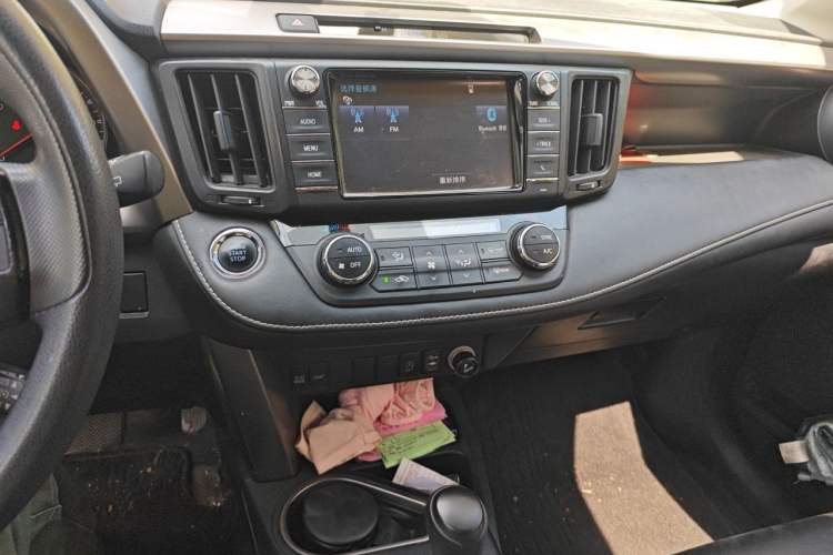 Used Toyota RAV4 2019 2.0L CVT Two-Wheel Drive Fashion X Limited Edition China VI Standard Audio And AC Panel