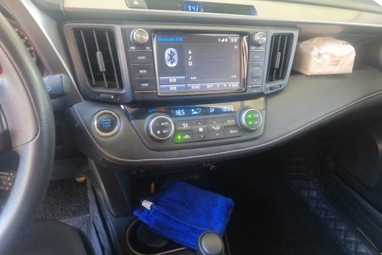 Used Toyota RAV4 2019 2.0L CVT Two-Wheel Drive Fashion X Limited Edition China V Standard Audio And AC Panel