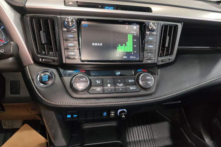 Used Toyota RAV4 2019 2.0L CVT Two-Wheel Drive Luxury Version China VI Standard Audio And AC Panel