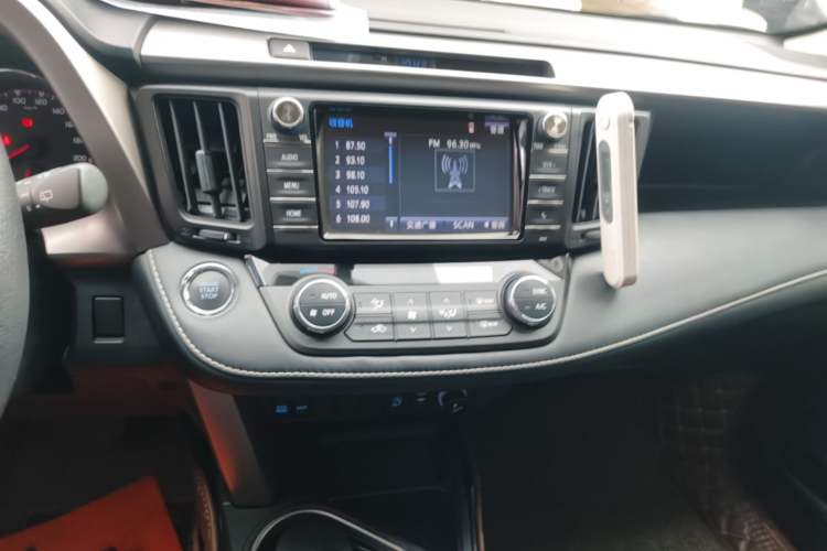 Used Toyota RAV4 2019 2.0L CVT Two-Wheel Drive Fashion X Limited Edition China VI Standard Audio And AC Panel