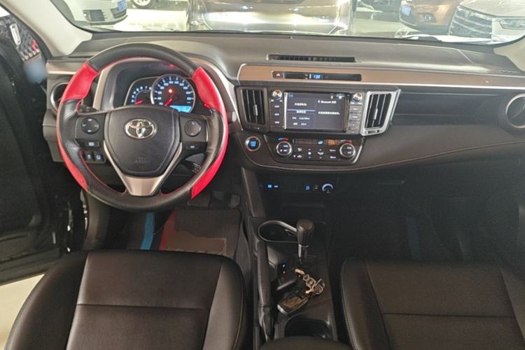 Used Toyota RAV4 2019 2.0L CVT Two-Wheel Drive Luxury Version China VI Standard Center Console