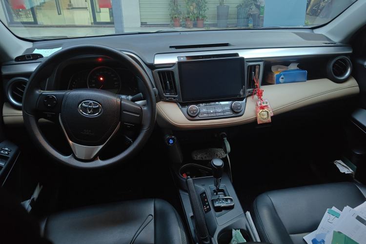 Used Toyota RAV4 2019 2.0L CVT Two-Wheel Drive Pioneer Edition China VI Standard Center Console