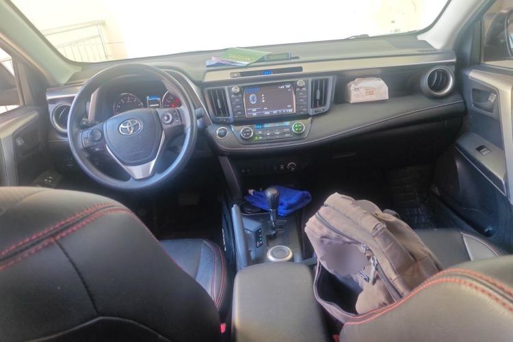Used Toyota RAV4 2019 2.0L CVT Two-Wheel Drive Fashion X Limited Edition China V Standard Center Console