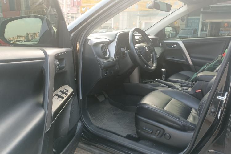 Used Toyota RAV4 2019 2.0L CVT Two-Wheel Drive ZhiShang Version China VI Standard Driver Seat