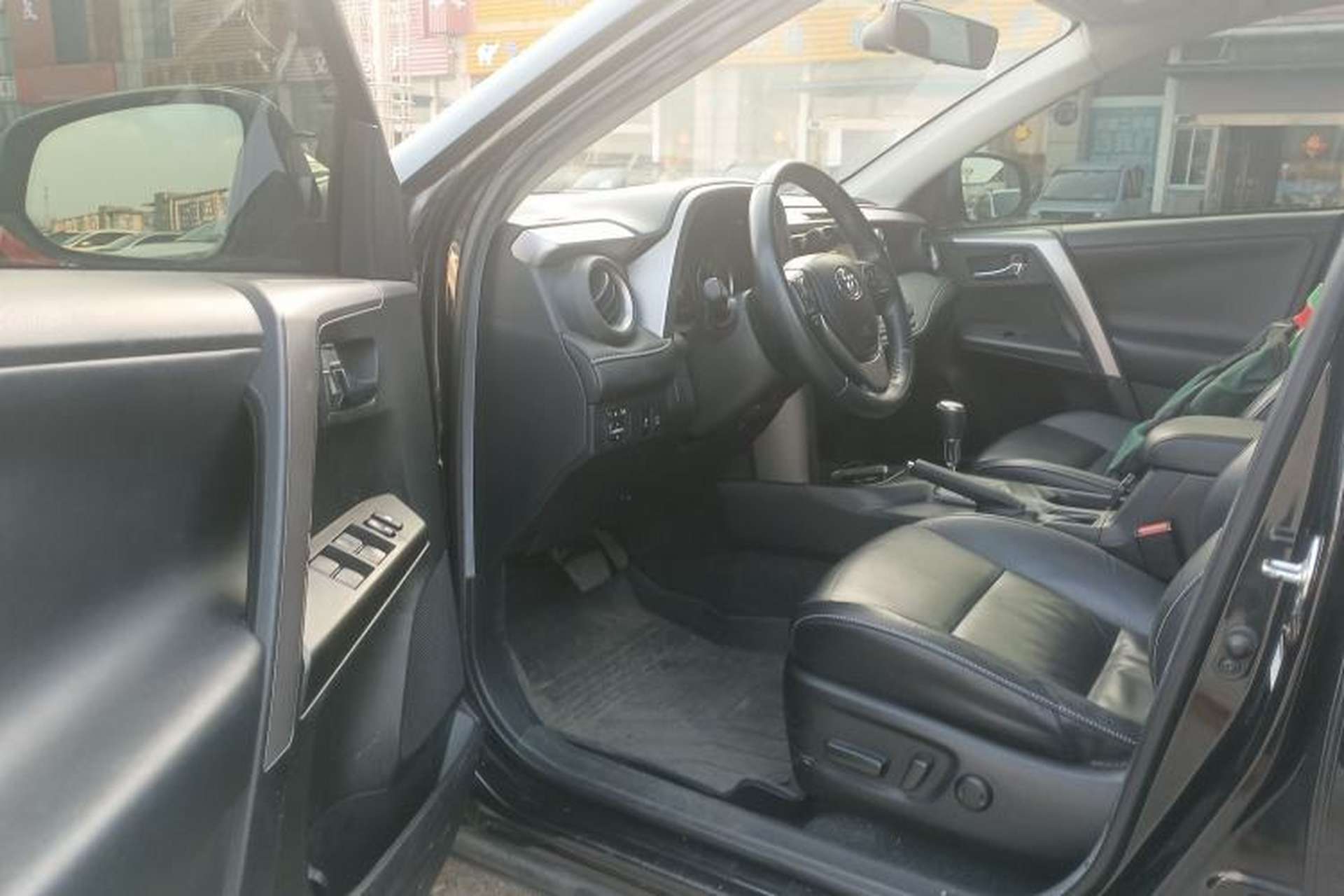 Used Toyota RAV4 2019 2.0L CVT Two-Wheel Drive ZhiShang Version China VI Standard Driver Seat