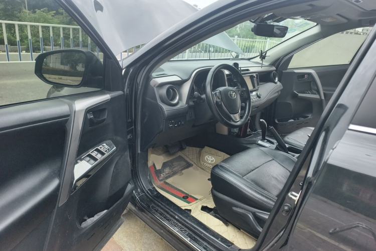 Used Toyota RAV4 2019 2.0L CVT Two-Wheel Drive Fashion X Limited Edition China VI Standard Driver Seat