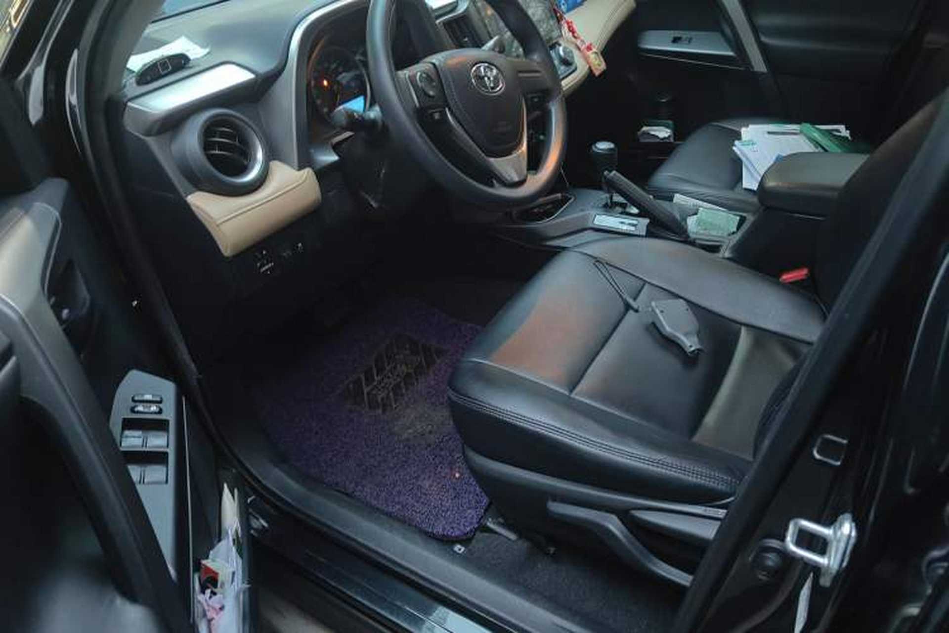 Used Toyota RAV4 2019 2.0L CVT Two-Wheel Drive Pioneer Edition China VI Standard Driver Seat