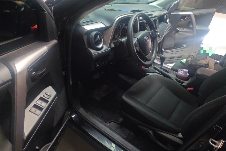 Used Toyota RAV4 2019 2.0L CVT Two-Wheel Drive Luxury Version China VI Standard Driver Seat