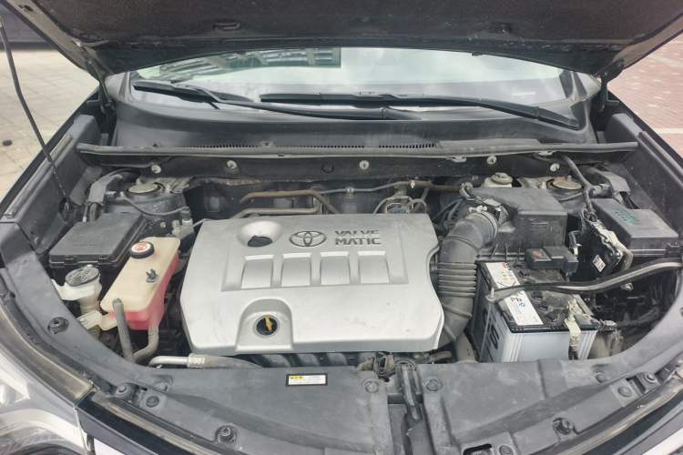 Used Toyota RAV4 2019 2.0L CVT Two-Wheel Drive Fashion X Limited Edition China VI Standard Engine Bay