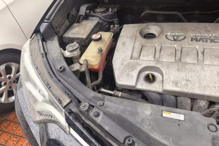 Used Toyota RAV4 2019 2.0L CVT Two-Wheel Drive Fashion X Limited Edition China VI Standard Engine Bay Right