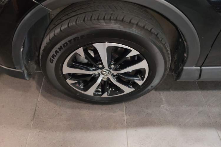 Used Toyota RAV4 2019 2.0L CVT Two-Wheel Drive Luxury Version China VI Standard Exterior 1