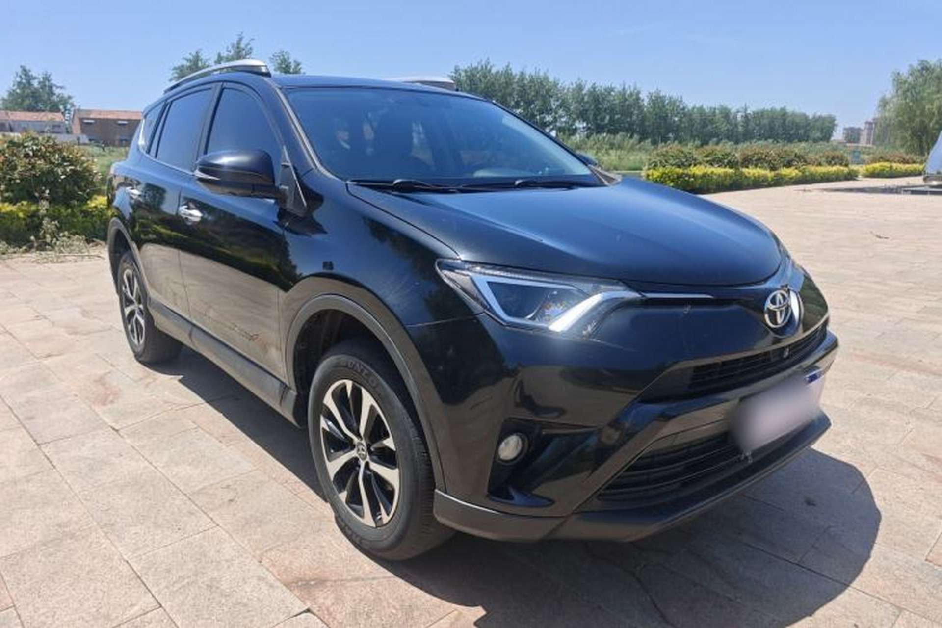 Used Toyota RAV4 2019 2.0L CVT Two-Wheel Drive Luxury Version China VI Standard Exterior 2