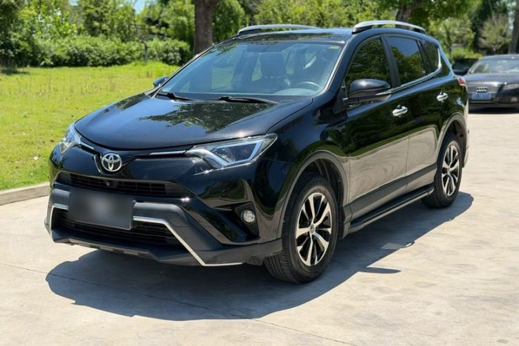 Used Toyota RAV4 2019 2.0L CVT Two-Wheel Drive Luxury Version China VI Standard Exterior 3