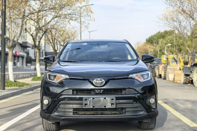 Used Toyota RAV4 2019 2.0L CVT Two-Wheel Drive Luxury Version China VI Standard Exterior 3