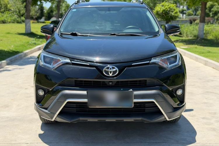 Used Toyota RAV4 2019 2.0L CVT Two-Wheel Drive Luxury Version China VI Standard Exterior 4