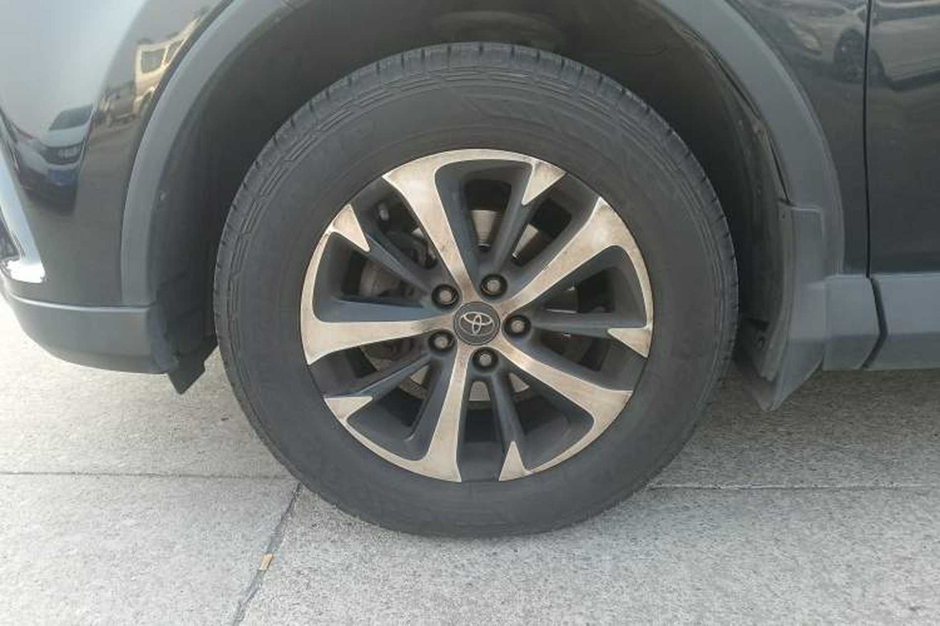 Used Toyota RAV4 2019 2.0L CVT Two-Wheel Drive ZhiShang Version China VI Standard Exterior 4