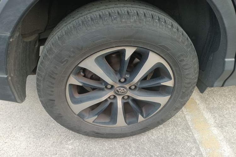 Used Toyota RAV4 2019 2.0L CVT Two-Wheel Drive ZhiShang Version China VI Standard Exterior 5