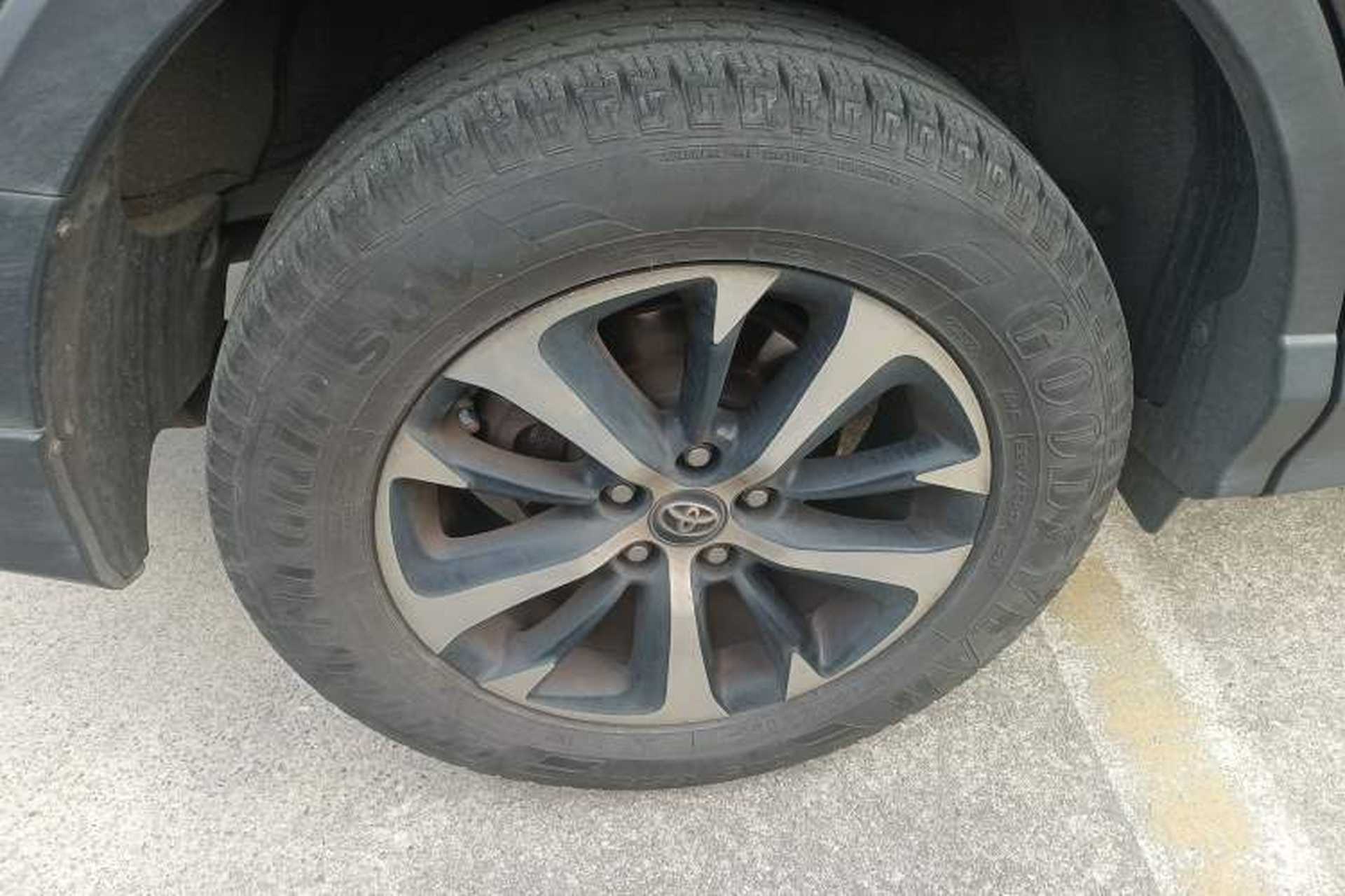 Used Toyota RAV4 2019 2.0L CVT Two-Wheel Drive ZhiShang Version China VI Standard Exterior 5