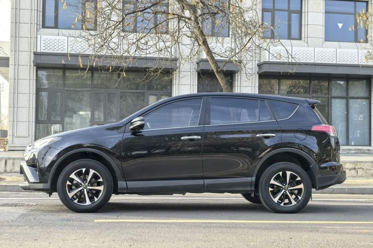Used Toyota RAV4 2019 2.0L CVT Two-Wheel Drive Luxury Version China VI Standard Exterior 5