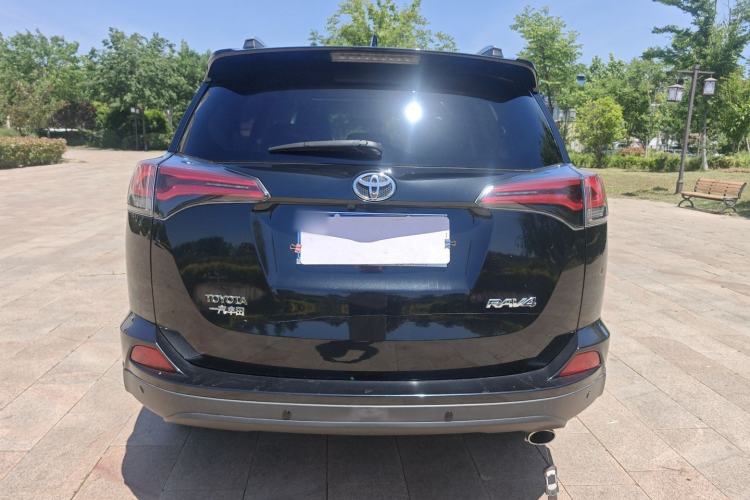 Used Toyota RAV4 2019 2.0L CVT Two-Wheel Drive Luxury Version China VI Standard Exterior 5