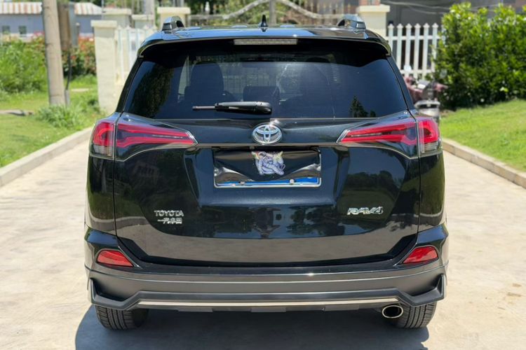 Used Toyota RAV4 2019 2.0L CVT Two-Wheel Drive Luxury Version China VI Standard Exterior 6