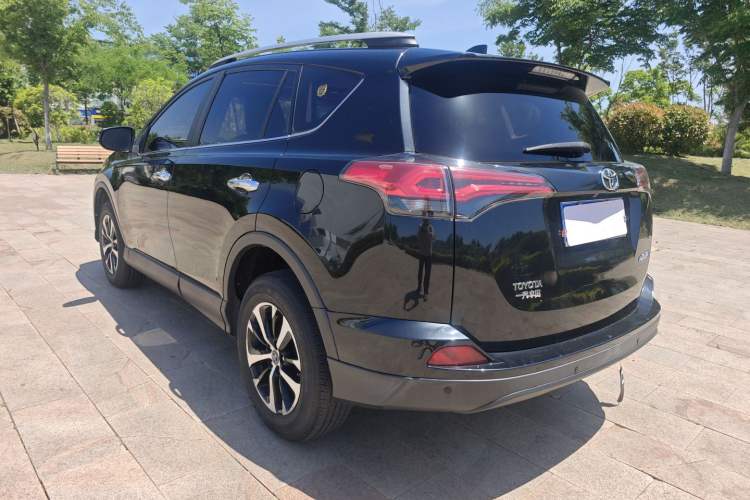 Used Toyota RAV4 2019 2.0L CVT Two-Wheel Drive Luxury Version China VI Standard Exterior 6