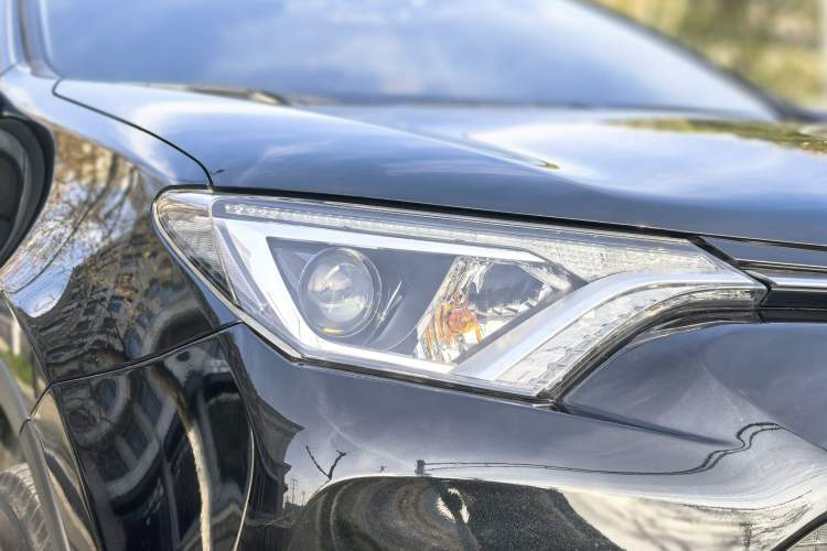 Used Toyota RAV4 2019 2.0L CVT Two-Wheel Drive Luxury Version China VI Standard Exterior 7