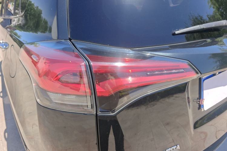 Used Toyota RAV4 2019 2.0L CVT Two-Wheel Drive Luxury Version China VI Standard Exterior 7