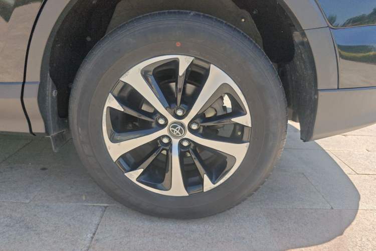 Used Toyota RAV4 2019 2.0L CVT Two-Wheel Drive Luxury Version China VI Standard Exterior 8