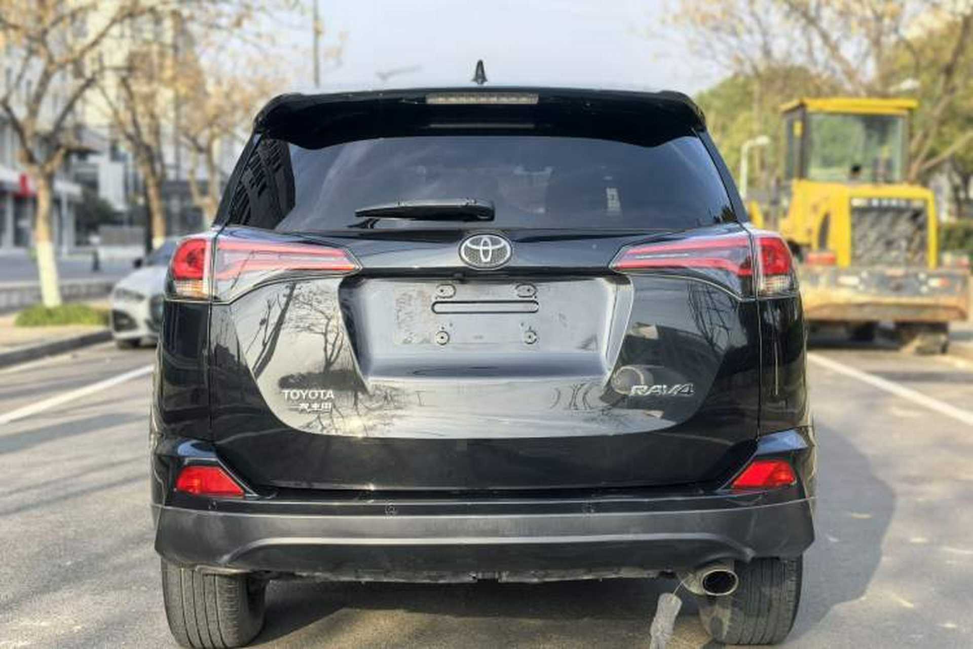 Used Toyota RAV4 2019 2.0L CVT Two-Wheel Drive Luxury Version China VI Standard Exterior 9
