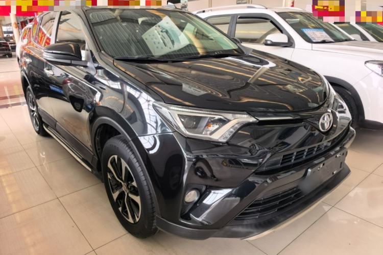 Used Toyota RAV4 2019 2.0L CVT Two-Wheel Drive Luxury Version China VI Standard Front Right 45 Deg