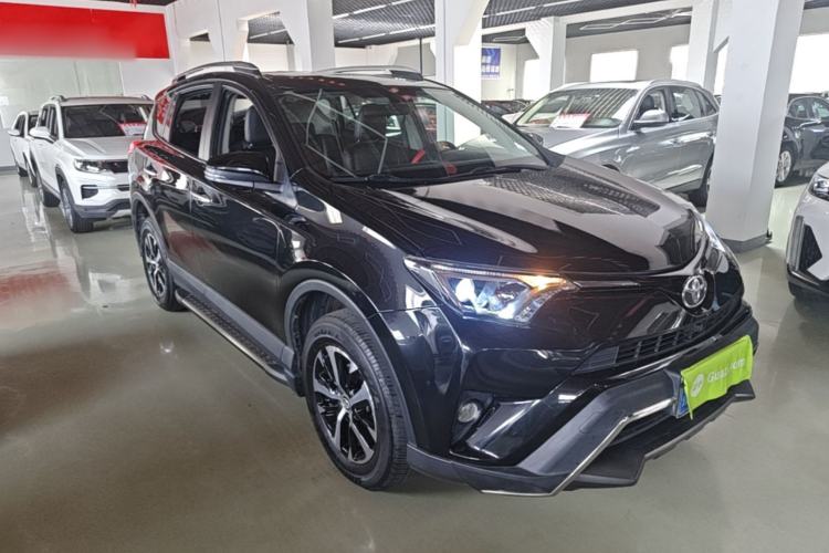 Used Toyota RAV4 2019 2.0L CVT Two-Wheel Drive Luxury Version China VI Standard Front Right 45 Deg