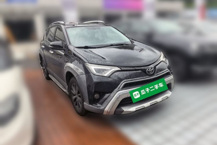 Used Toyota RAV4 2019 2.0L CVT Two-Wheel Drive Fashion X Limited Edition China VI Standard Front Right 45 Deg