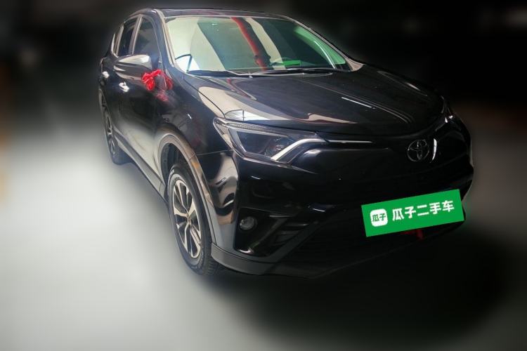 Used Toyota RAV4 2019 2.0L CVT Two-Wheel Drive Luxury Version China VI Standard Front Right 45 Deg