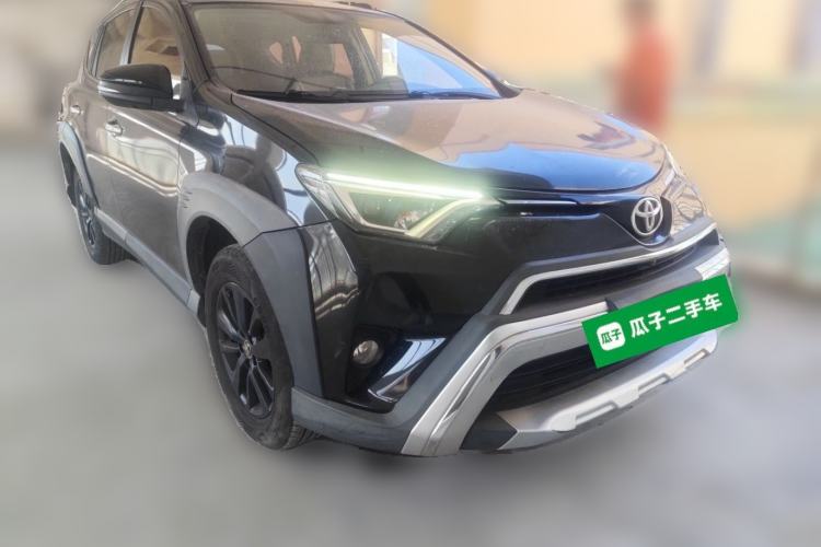 Used Toyota RAV4 2019 2.0L CVT Two-Wheel Drive Fashion X Limited Edition China V Standard Front Right 45 Deg