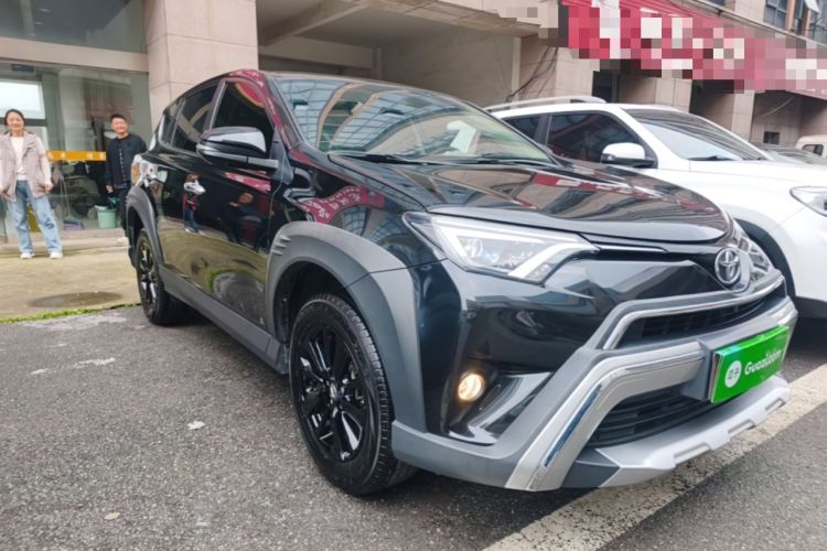 Used Toyota RAV4 2019 2.0L CVT Two-Wheel Drive Fashion X Limited Edition China VI Standard Front Right 45 Deg