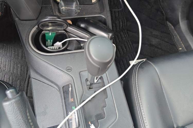 Used Toyota RAV4 2019 2.0L CVT Two-Wheel Drive Fashion X Limited Edition China VI Standard Gear Lever