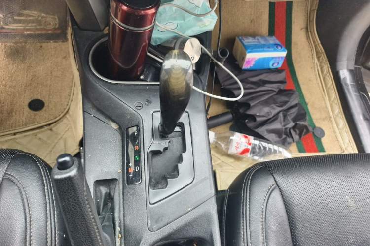 Used Toyota RAV4 2019 2.0L CVT Two-Wheel Drive Fashion X Limited Edition China VI Standard Gear Lever