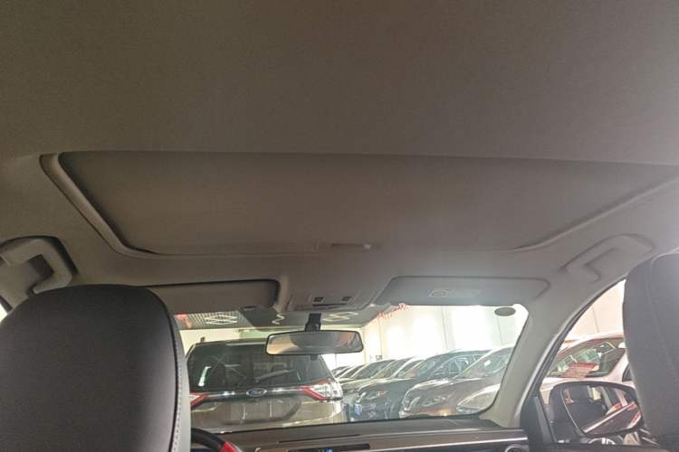 Used Toyota RAV4 2019 2.0L CVT Two-Wheel Drive Luxury Version China VI Standard Headliner