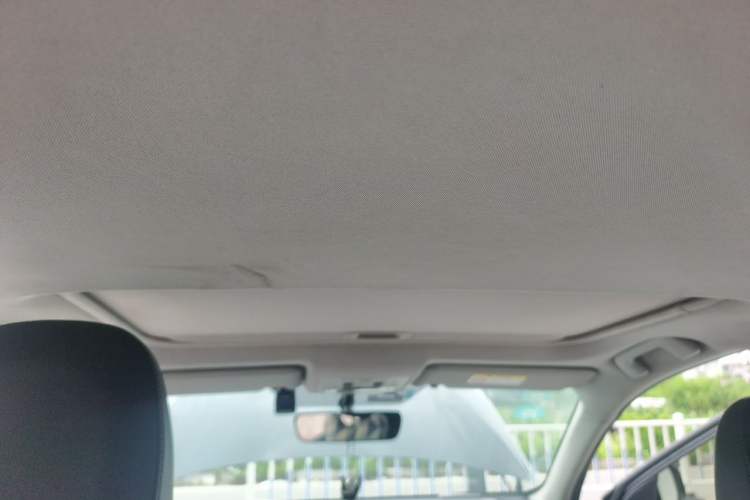 Used Toyota RAV4 2019 2.0L CVT Two-Wheel Drive Fashion X Limited Edition China VI Standard Headliner