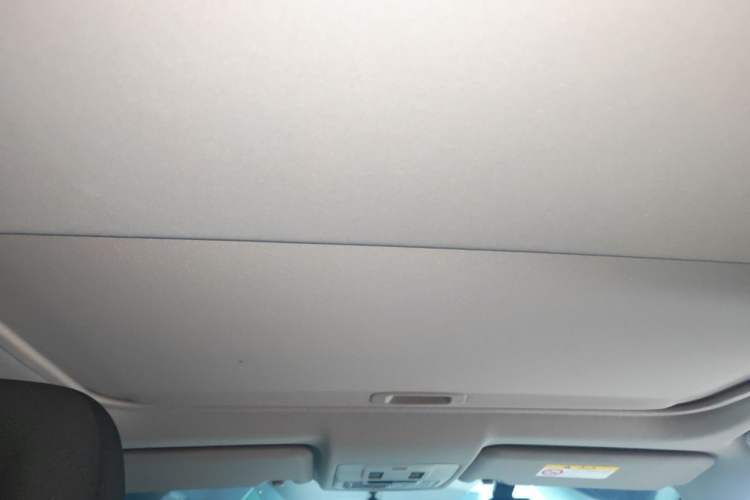 Used Toyota RAV4 2019 2.0L CVT Two-Wheel Drive Luxury Version China VI Standard Headliner