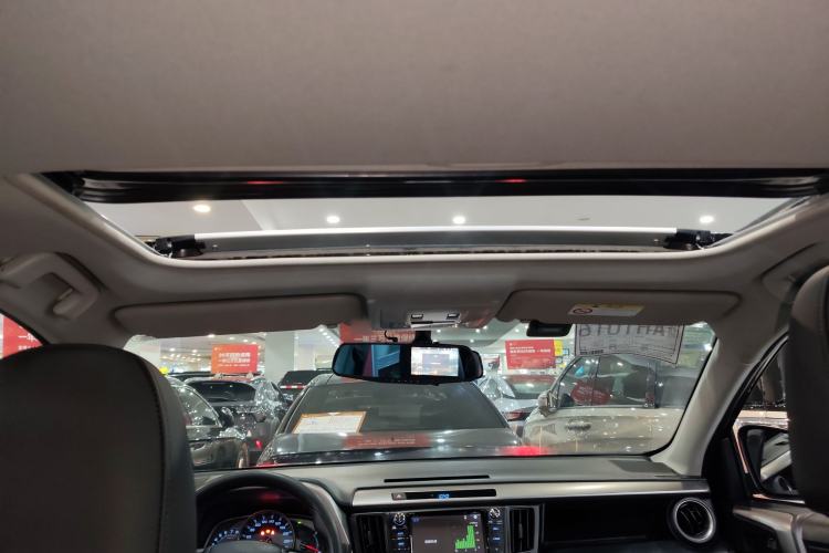 Used Toyota RAV4 2019 2.0L CVT Two-Wheel Drive Luxury Version China VI Standard Headliner