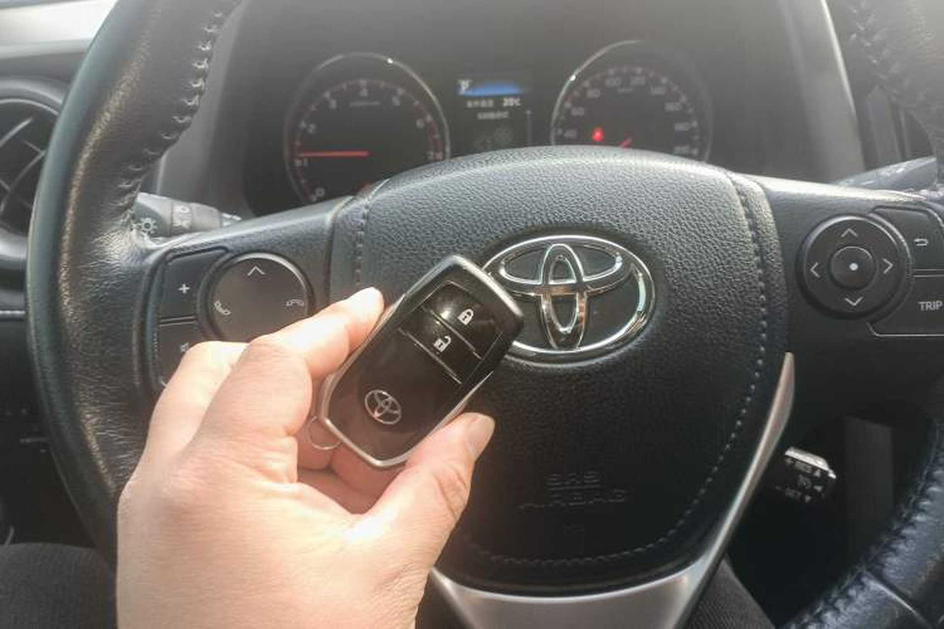 Used Toyota RAV4 2019 2.0L CVT Two-Wheel Drive ZhiShang Version China VI Standard Interior 1