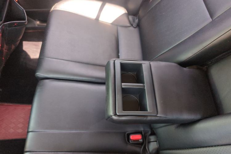 Used Toyota RAV4 2019 2.0L CVT Two-Wheel Drive Luxury Version China VI Standard Interior 1