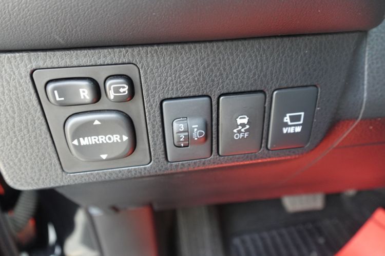 Used Toyota RAV4 2019 2.0L CVT Two-Wheel Drive Luxury Version China VI Standard Interior 1