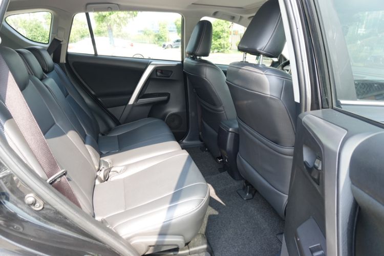 Used Toyota RAV4 2019 2.0L CVT Two-Wheel Drive Luxury Version China VI Standard Interior 11