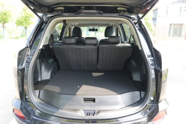 Used Toyota RAV4 2019 2.0L CVT Two-Wheel Drive Luxury Version China VI Standard Interior 12